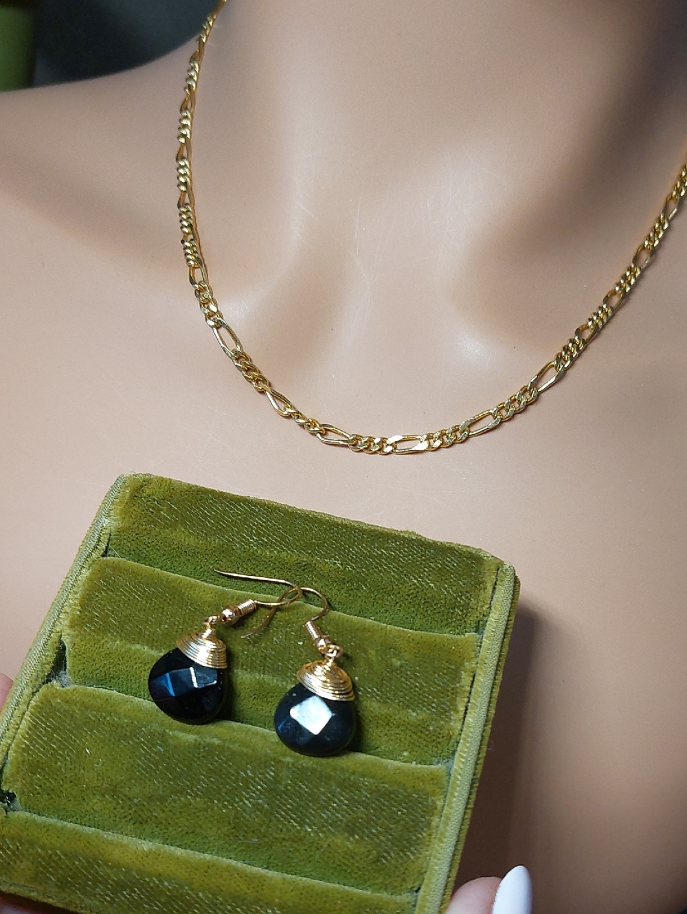 Avon 18" Gold Plated Figaro Chain Necklace Bonus Glass Bead Earrings